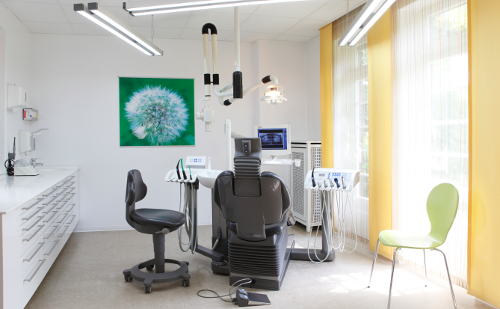 Behandlungszimmer der Zahnarztpraxis Volksdorf